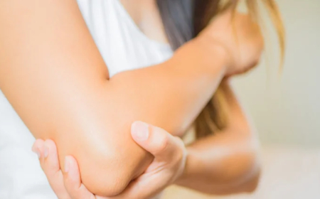 முழங்கை ரொம்ப கருப்பா அசிங்கமா இருக்கா? வெள்ளையாக்க இதோ சில டிப்ஸ்