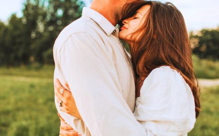 தனிமை பிரச்சனைக்கு இப்படியொரு தீர்வா? சீனாவில் பிரபலமாகும் பணம் கொடுத்து கட்டிப்பிடிக்கும் சேவை