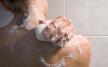 வீட்டிலுள்ள அனைவரும் ஒரே குளியல் சோப்பை பயன்படுத்தலாமா? – சரும நோய் அபாயம் குறித்த எச்சரிக்கை!