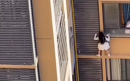 கள்ளக்காதலன் மனைவியிடமிருந்து தப்பிக்க பால்கனியிலிருந்து கீழே தொங்கி இறங்கிய பெண் – சீனாவில் அதிர்ச்சி காணொளி