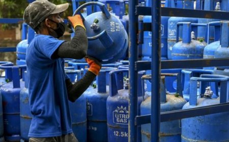 மக்கள் நீண்ட வரிசையில் எரிவாயு வாங்க முயற்சி – மார்ச் 12க்கு பிறகு நிலைமை என்னவாகும்?