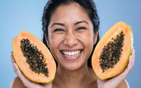 கோடையில் குளோயிங் ஸ்கின் வேண்டுமா? இயற்கையான பளபளப்பு தரும் பப்பாளி ஃபேஸ்!