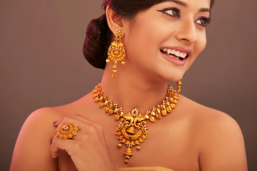 இலங்கையில் தங்கத்தில் விலையில திடீர்  சரிவு; நகைப்பிரியர்கள் மகிழ்ச்சி
