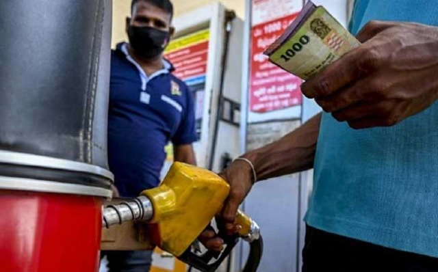 எரிபொருள் விலை குறையுமா? அரசாங்கத்தின் அடுத்த கட்ட முடிவு குறித்து அமைச்சர் விளக்கம்
