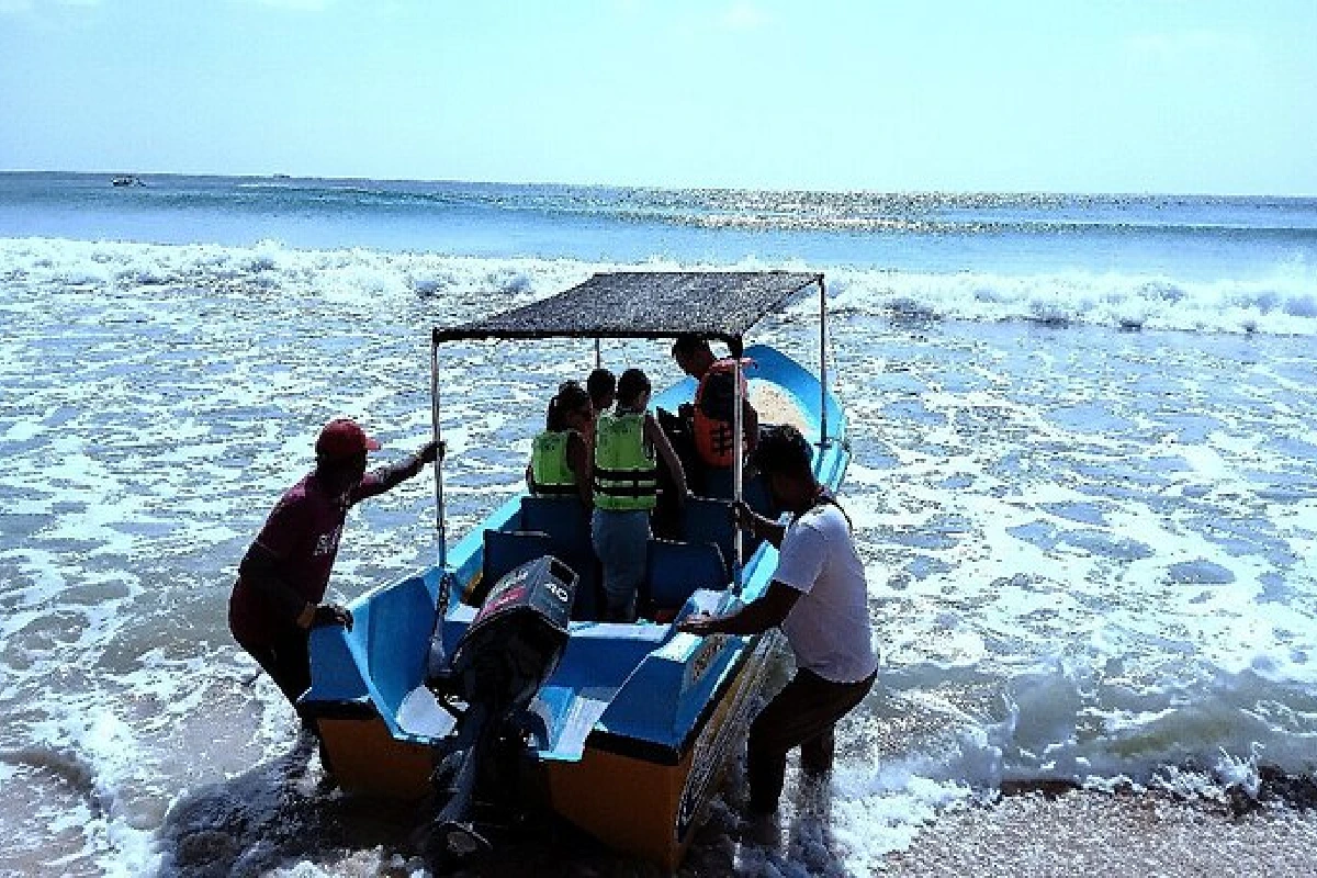இலங்கை வந்த இத்தாலி சிறுமி படகு மோதி காயம்