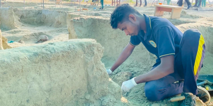 செம்மணி புதைகுழியில் விரல் எலும்புடன் மோதிரம் மீட்பு