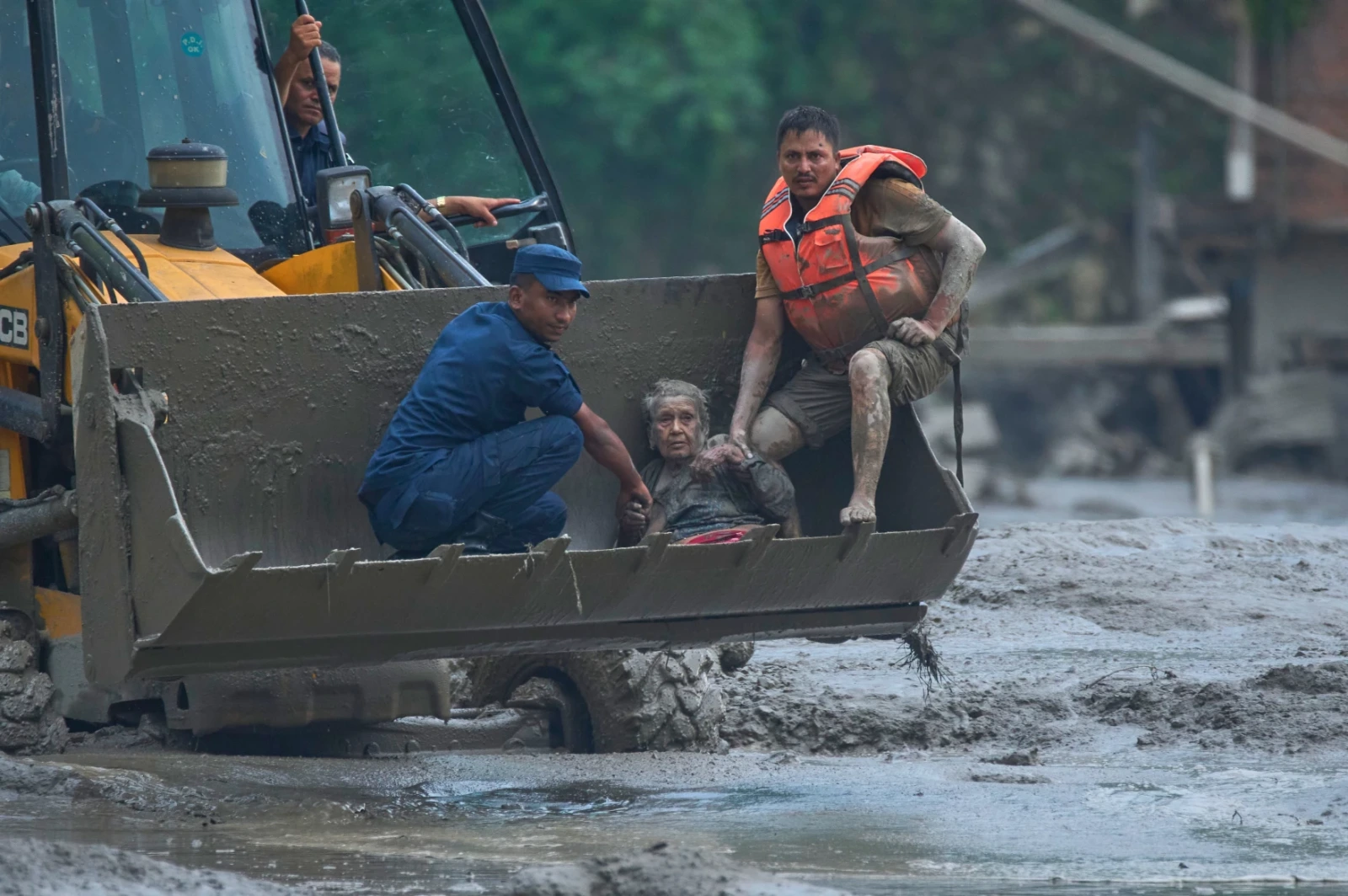நேபாள பெருவெள்ளம்: உயிரிழப்பு 270–க்கு உயர்வு – மாயமானோரை தேடி மருத்துவமனைகளில் பதற்றம்!