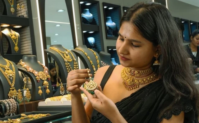 அதிரடியாகக் குறைந்த தங்கம் விலை: இன்றைய விலை நிலவரம்